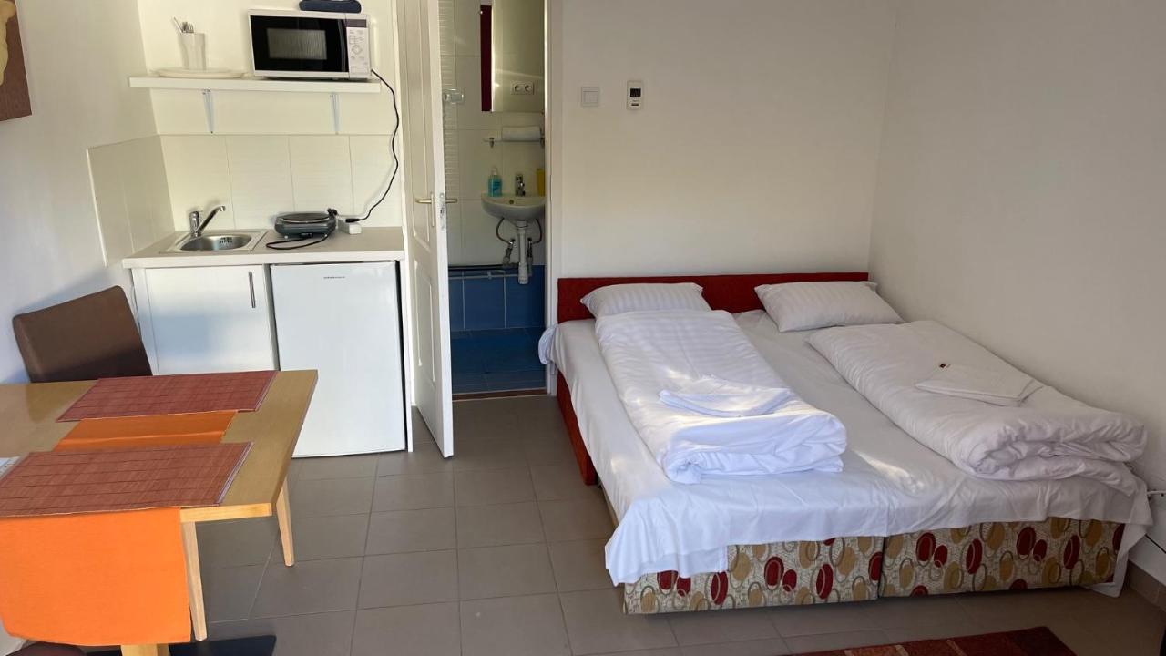 Szin-Haz Apartman (Adults Only) Apartment Gyula Luaran gambar