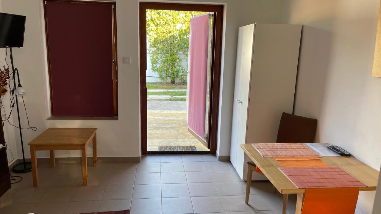 Szin-Haz Apartman (Adults Only) Apartment Gyula Luaran gambar