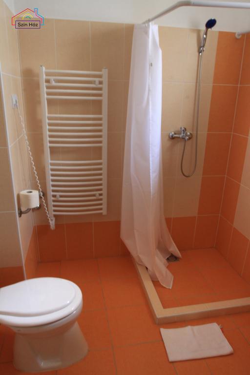 Szin-Haz Apartman (Adults Only) Apartment Gyula Bilik gambar