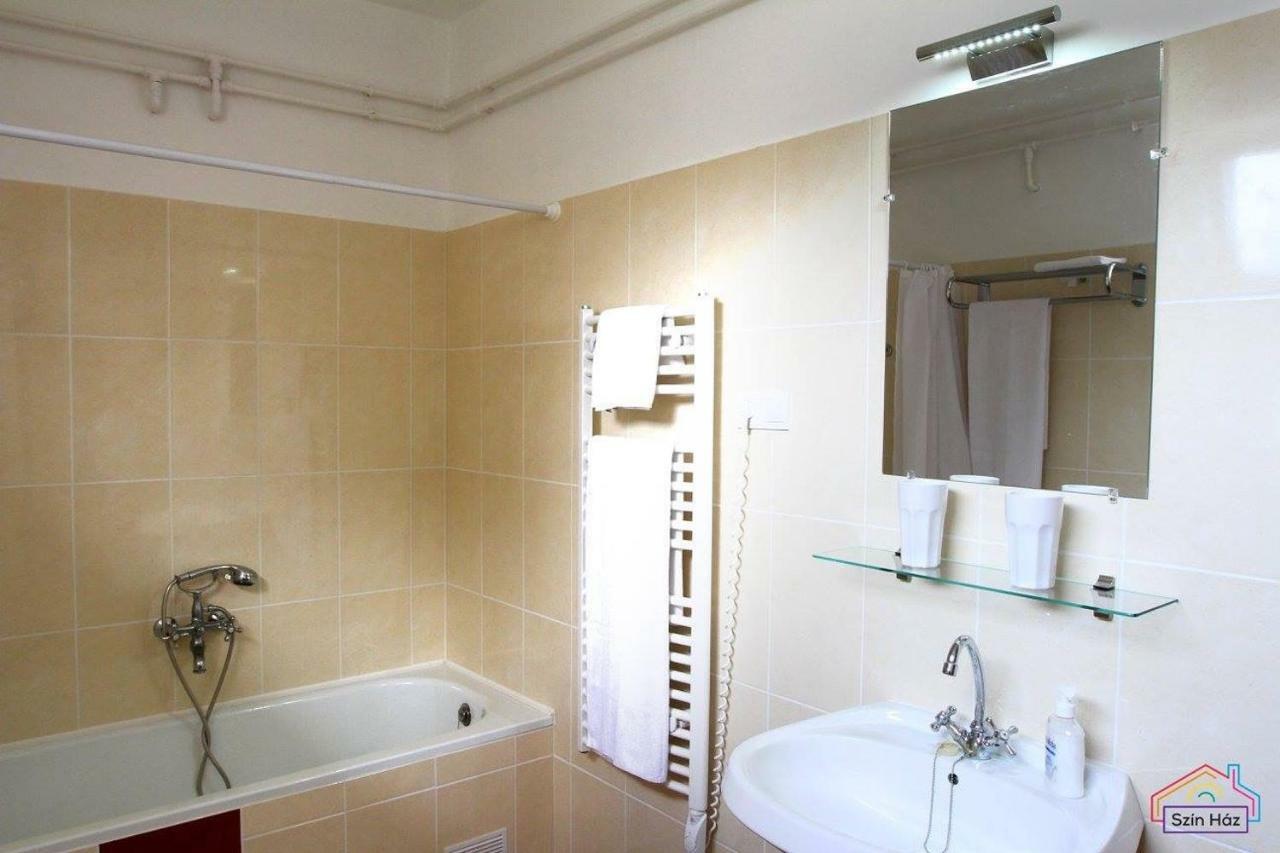 Szin-Haz Apartman (Adults Only) Apartment Gyula Luaran gambar